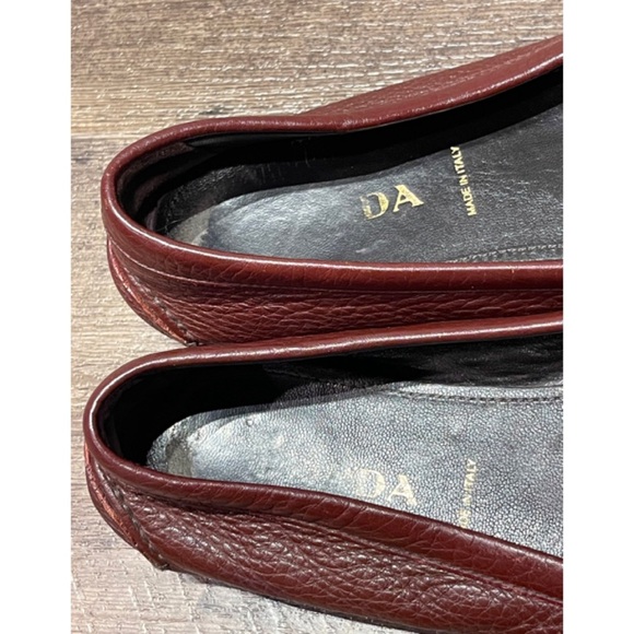 ✨Vintage PRADA Gold Logo Leather Loafers Slip-On Flats with Bow - Picture 9 of 13